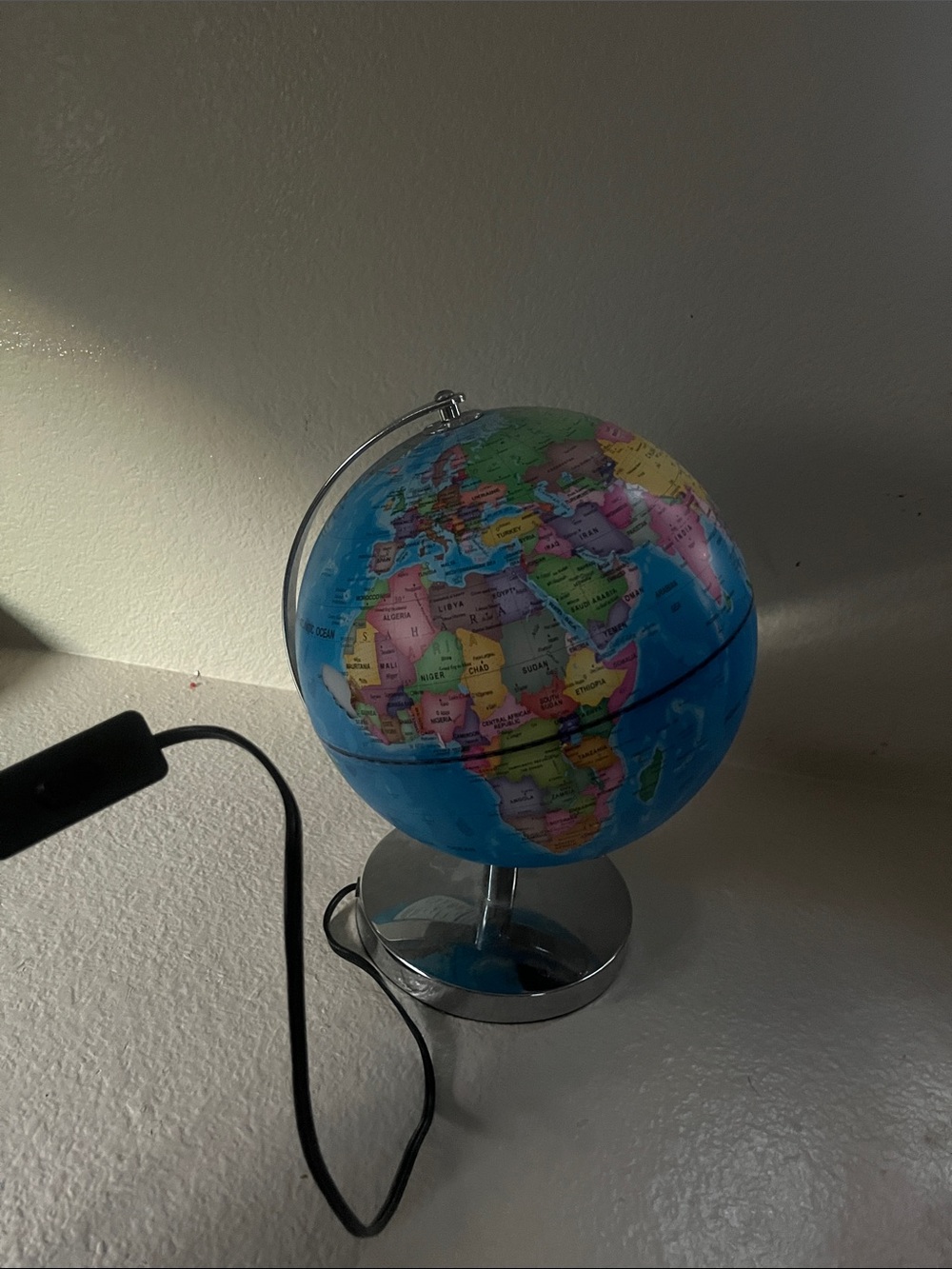 glowing globe! Slightly damaged and used!! - Picture 3 of 3